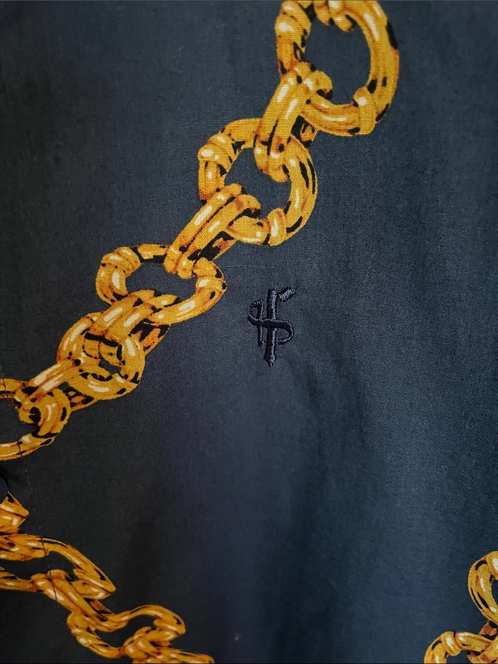 Men's Navy Short-Sleeve Button-Down Shirt with Gold Chain Print - Picture 3 of 4